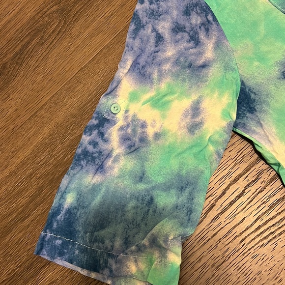Women’s Tie Dye oversized blouse. Super cute could also be worn as a dress. - Picture 4 of 9